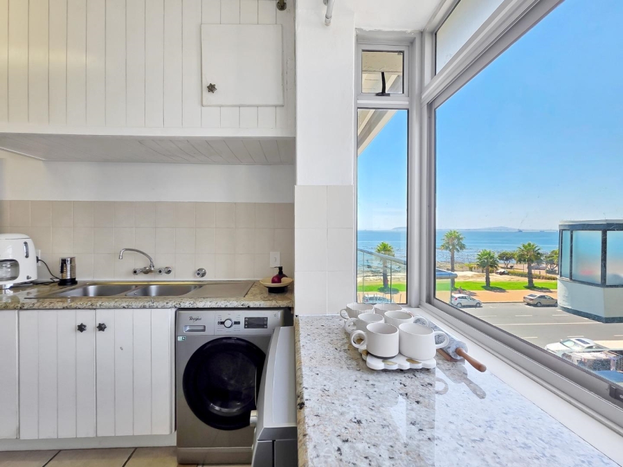 To Let 2 Bedroom Property for Rent in Mouille Point Western Cape